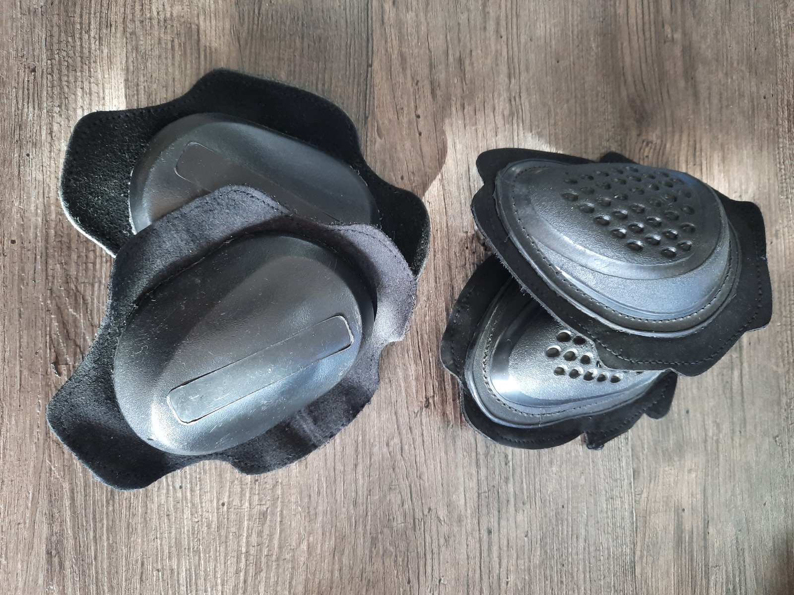 Shark - Knee Sliders [Pairs] [Black]