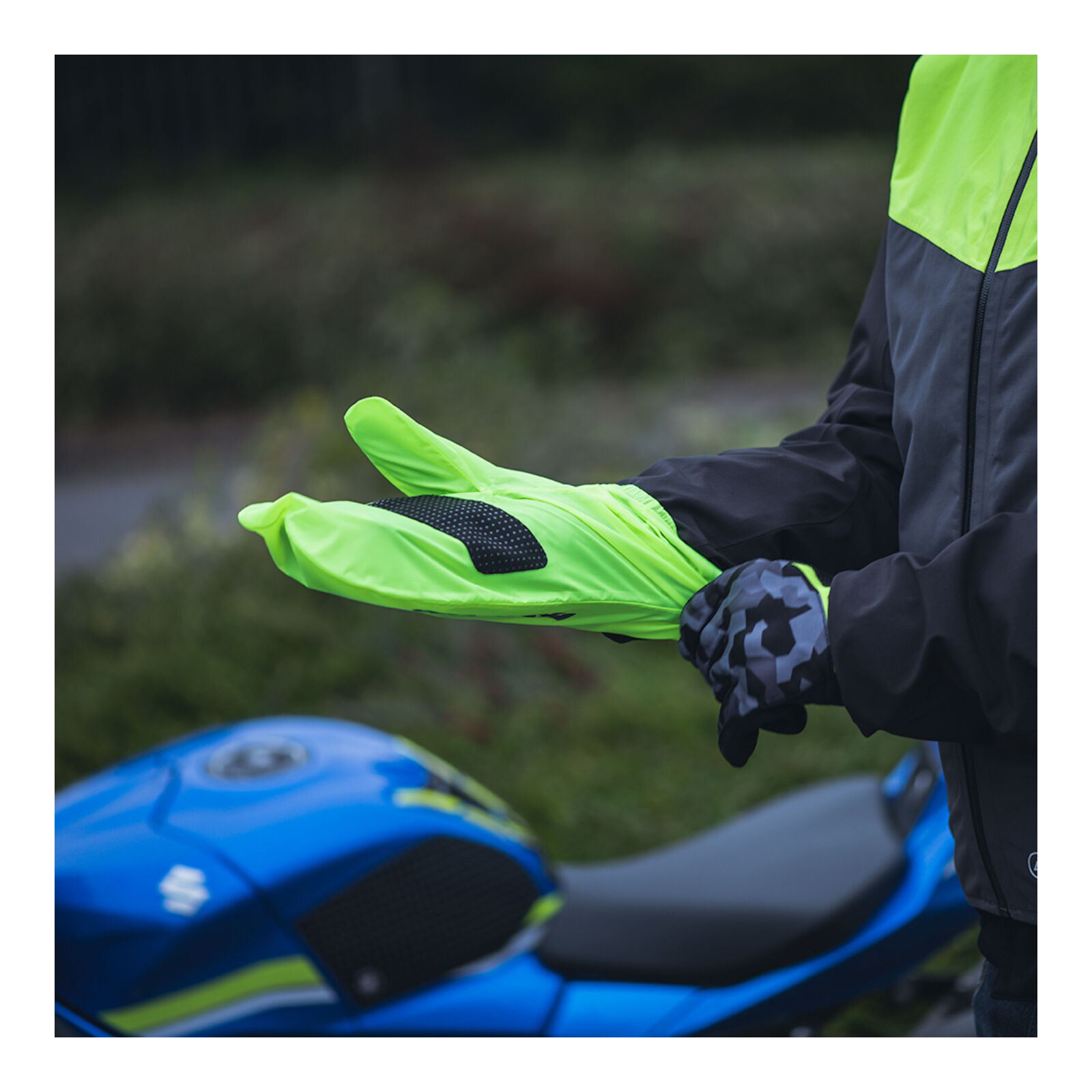 Oxford Rainseal Waterproof Over Gloves - Black / Fluro (S / M)